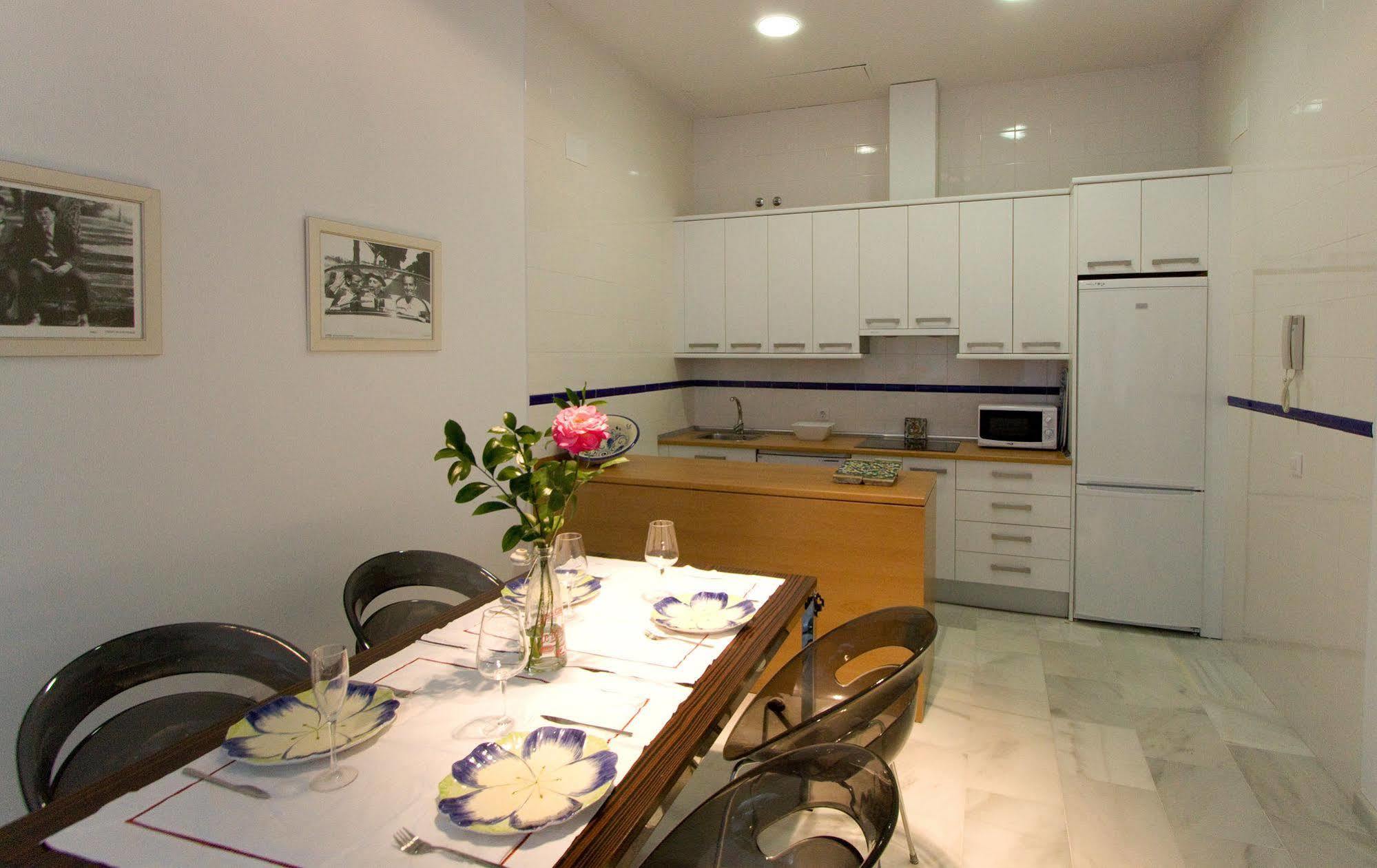 Apartamentos Plaza Pilatos Sevilla Dış mekan fotoğraf